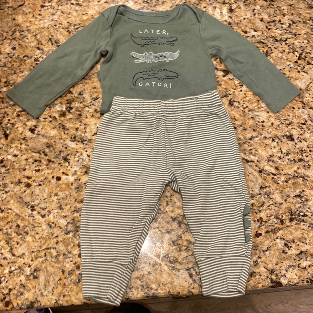 Brand Carter’s, Size 6m, Color Green, Yellow